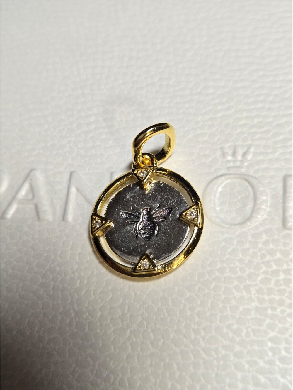 Pandora bee charm medallion